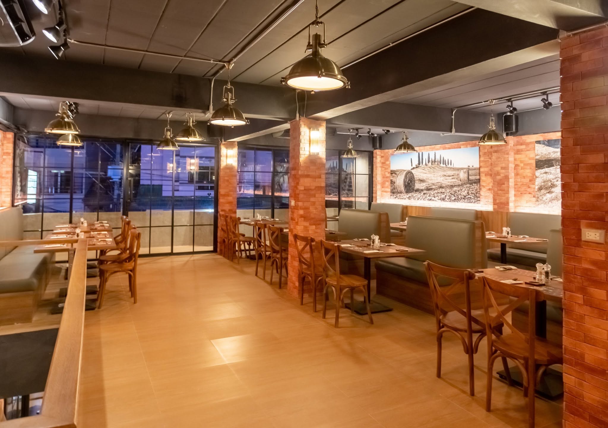 The dining room at American BBQ & Grill